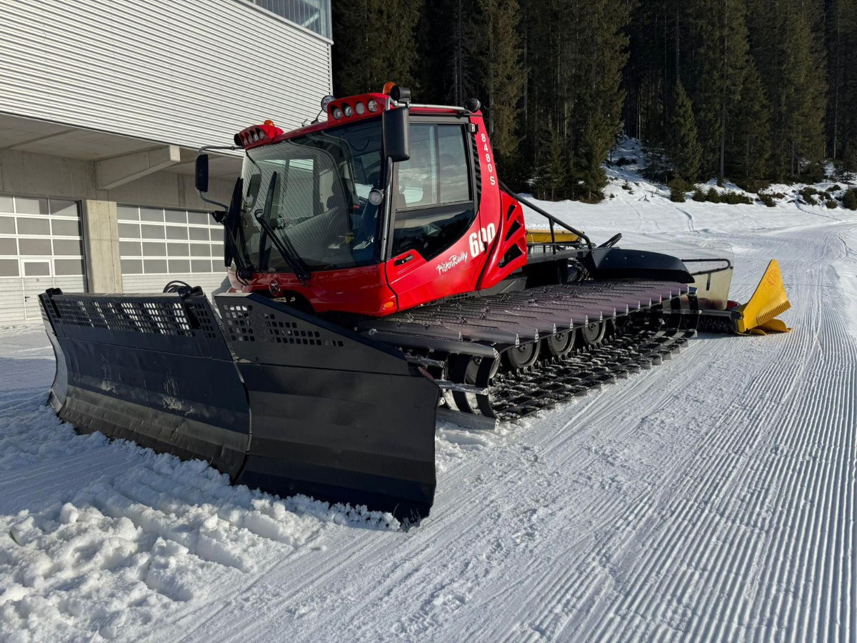 Kässbohrer PistenBully 600 Bj. 2006 mit 13.500h Pistenraupe Fräse