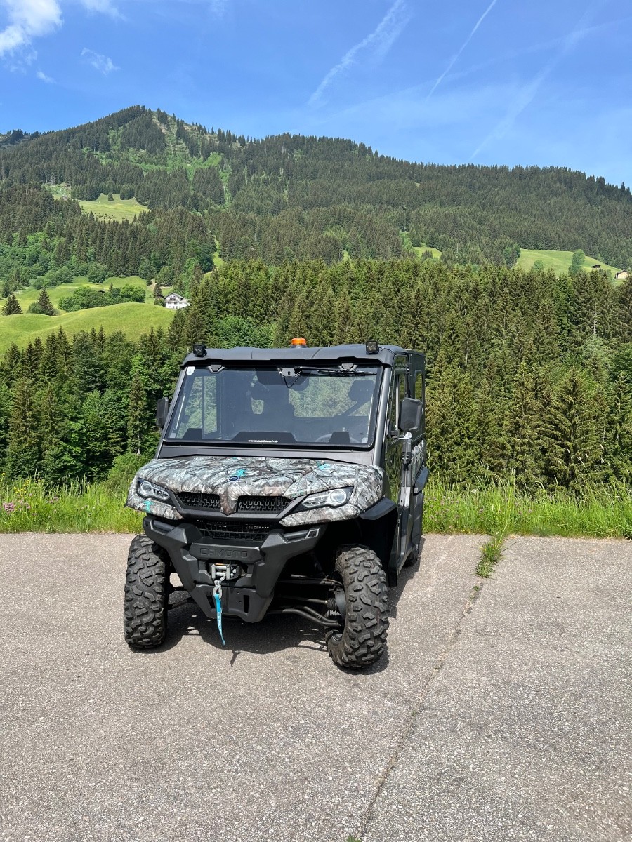 UForce 1000 mit Vollkabine und Heizung