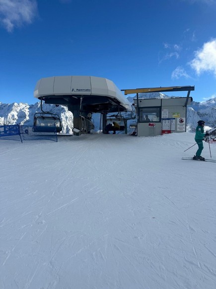 4 seater chairlift with bubbles