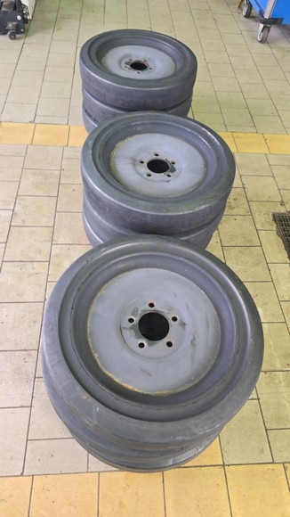 EVEREST + T4S VOLLGUMMIRAD NR. 1202117 9x