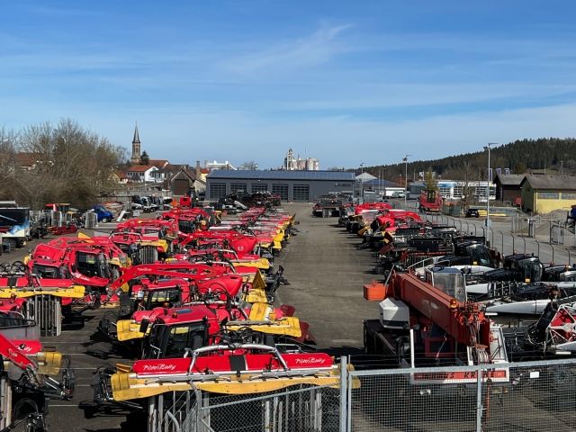 150 snow groomers on stock !!!