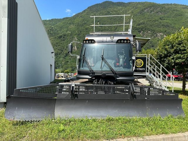 FOOD TRACK!!! PistenBully 600 PT-238