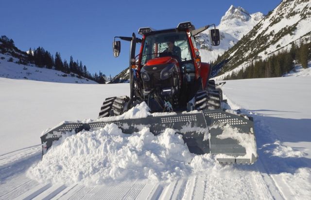 Lindner Lintrac 100 mit Eisfräse