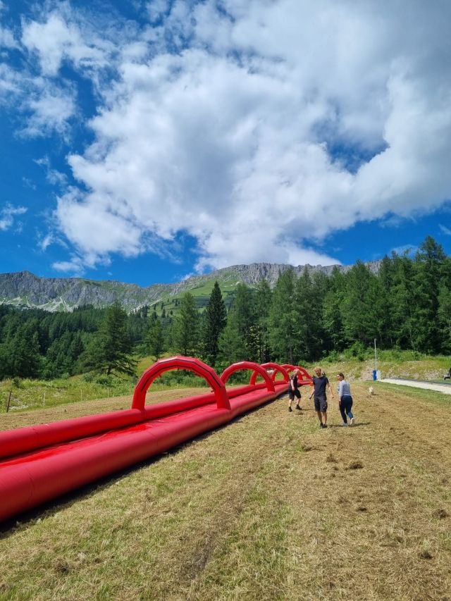 300 Meter lange Wasserrutsche